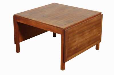 Model 5362 Coffee Table