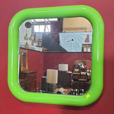 Retro Mirror