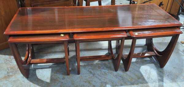 KALMAR NESTING TABLES