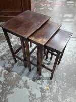 NESTING TABLES
