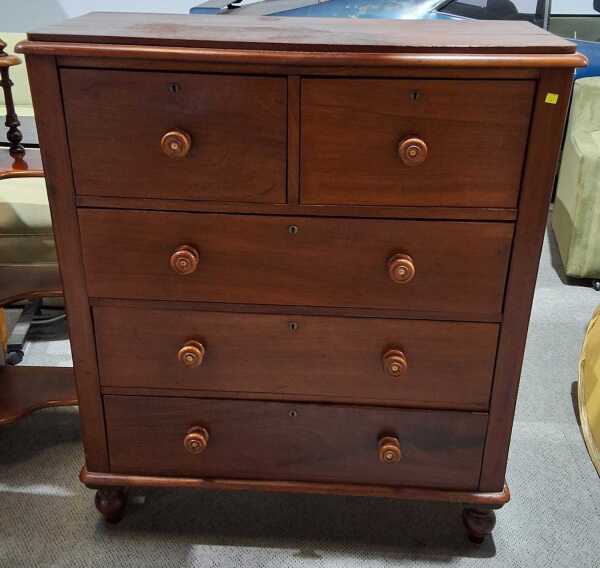 CHEST OF DRAWERS
