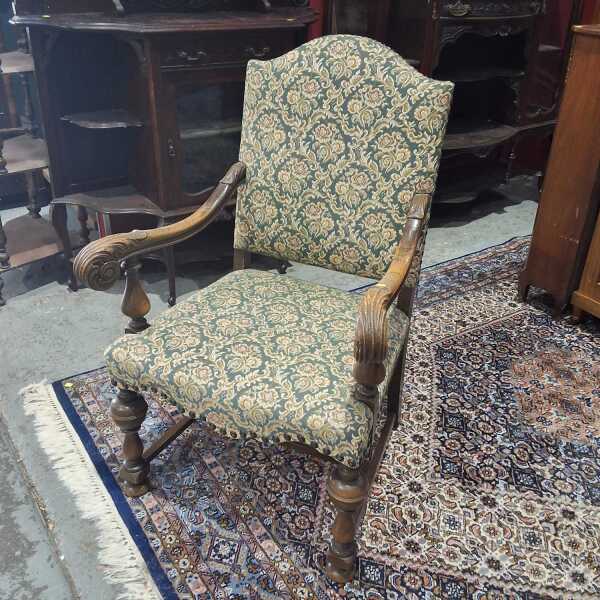 THRONE CHAIR