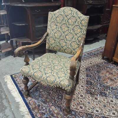 Throne Chair