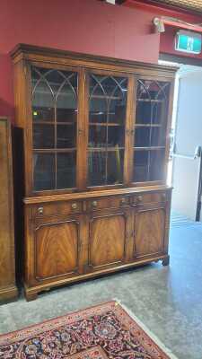 68 · DISPLAY CABINET