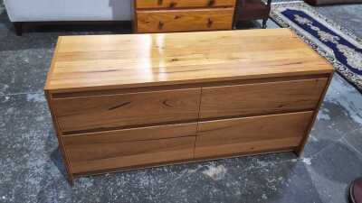 90 · CHEST OF DRAWERS