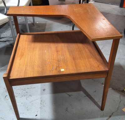 387 · CORNER TABLE