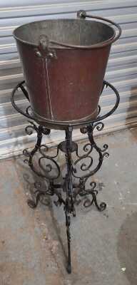 401 · VINTAGE LOT