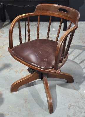 431 · CAPTAINS CHAIR