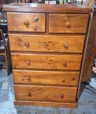 435 · CHEST OF DRAWERS