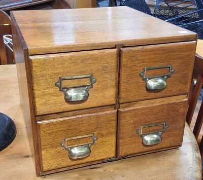 439 · CATALOGUE DRAWERS