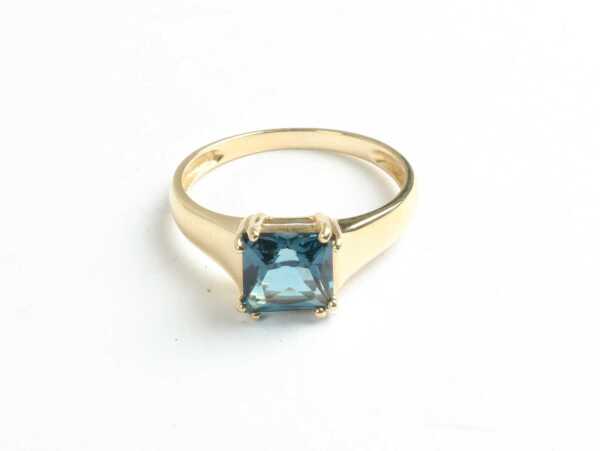 GOLD RING