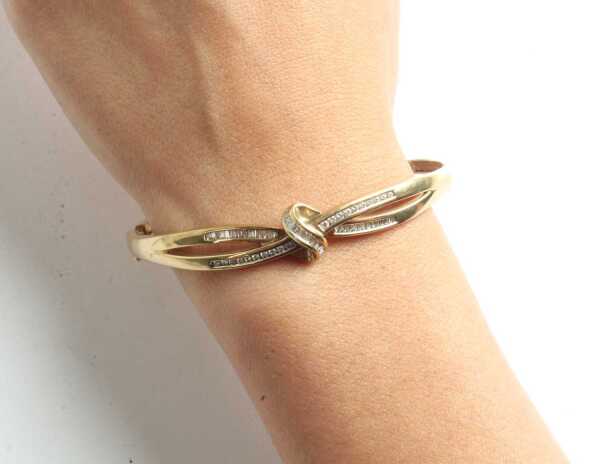 GOLD BANGLE