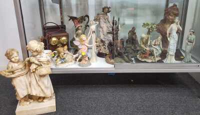 Figurines & Collectables