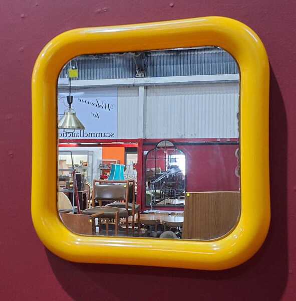 RETRO MIRROR