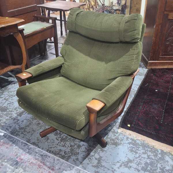 TESA ARMCHAIR