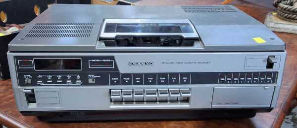SANYO CASSETTE RECORDER