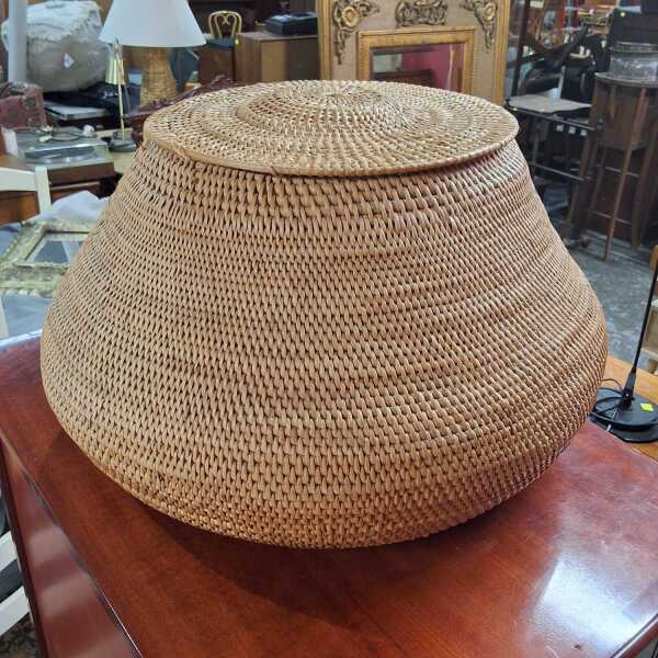 LIDDED BASKET