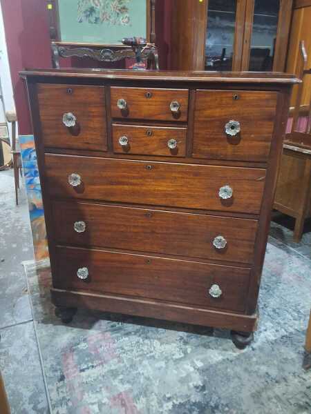 CHEST OF DRAWERS