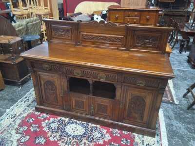 SIDEBOARD