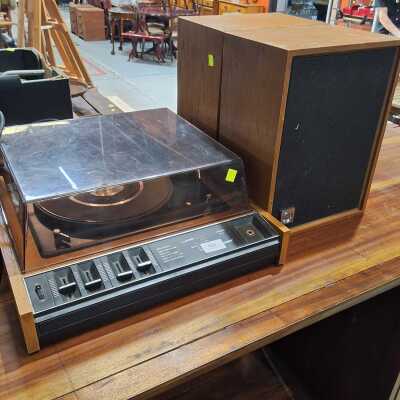 RECORD PLAYER