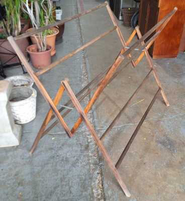 CLOTHES AIRER