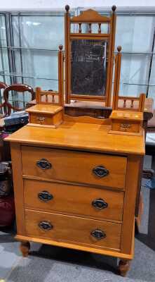 DRESSER TABLE