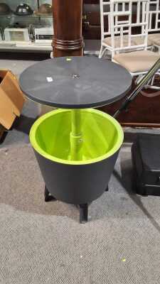 Esky Table