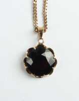 GOLD PENDANT & CHAIN - 2