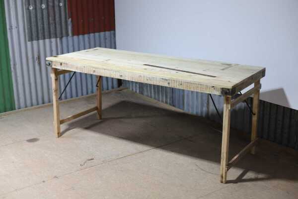TRESTLE TABLE