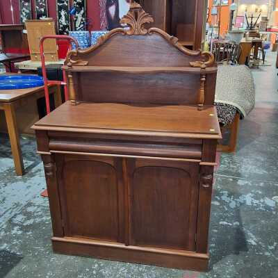 Chiffonier