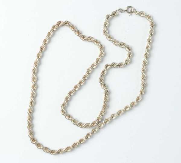 SILVER NECKLACE