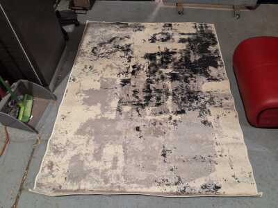 FLOOR RUG