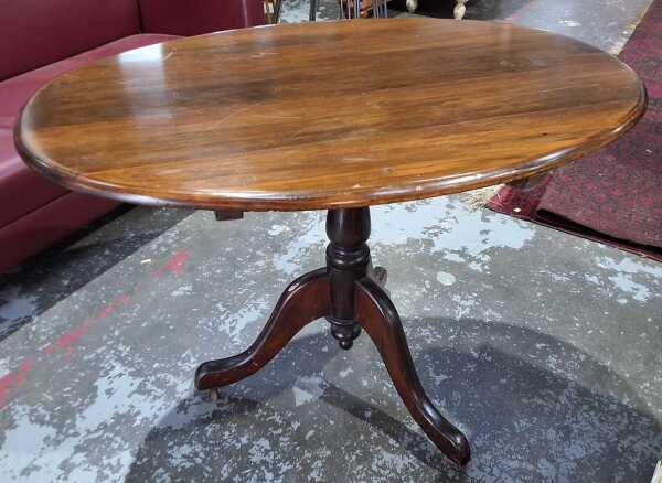 OCCASIONAL TABLE