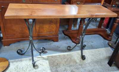 HALL CONSOLE