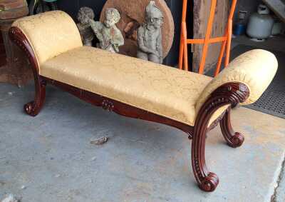 CHAISE LOUNGE