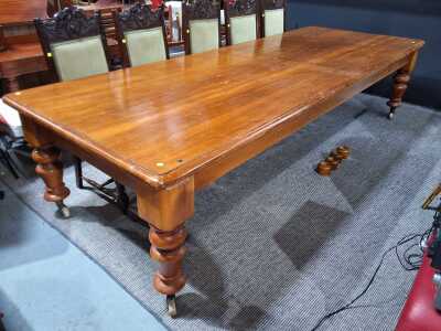 FARMHOUSE TABLE