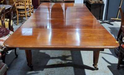 EXTENSION DINING TABLE