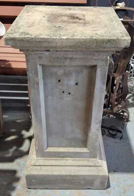GARDEN PEDESTAL