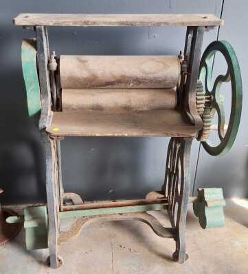LAUNDRY MANGLE