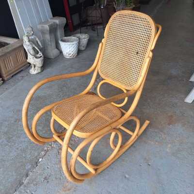 ROCKING CHAIR