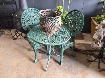 PATIO SETTING AND PLANTER