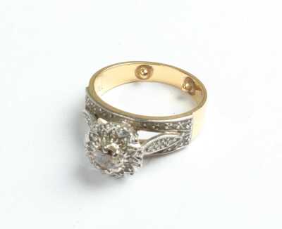 DIAMOND RING