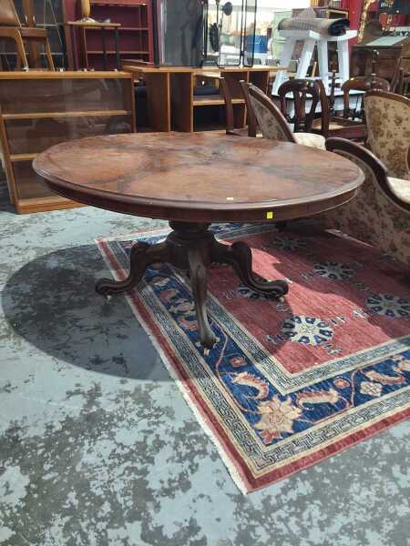 SALON TABLE