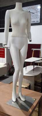 MANNEQUIN