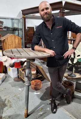 BAR TABLE