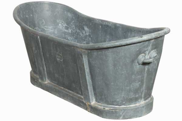 BATH TUB