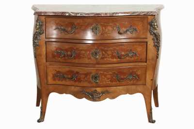 Bombe Commode
