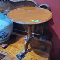 WINE TABLE