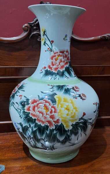 CERAMIC FLOOR VASE