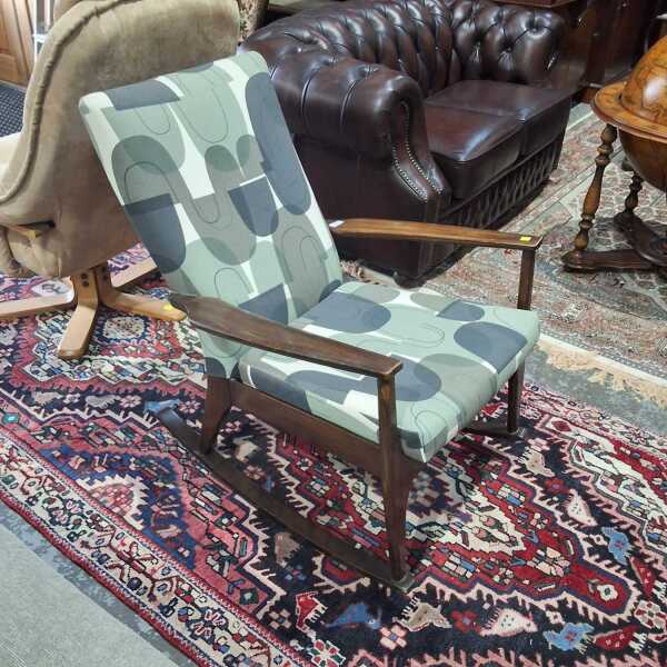 ROCKING CHAIR